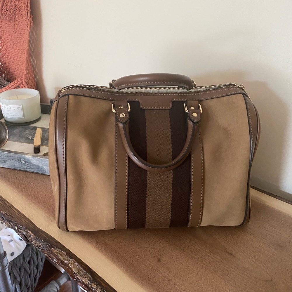 Gucci authentic Boston Joy Bag, suede beige.